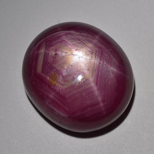 Rubino stellato Rosso tendente al rosa naturale da 26.85 ct, Taglio ovale, Opaco