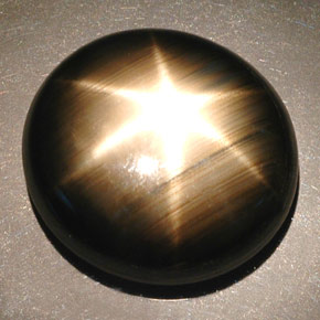 Zaffiro stellato naturale nero da 55,93 ct, taglio ovale, opaco