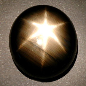 Zaffiro stellato naturale nero da 55,93 ct, taglio ovale, opaco