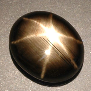 Zaffiro stellato naturale nero da 5,25 ct, taglio ovale, opaco
