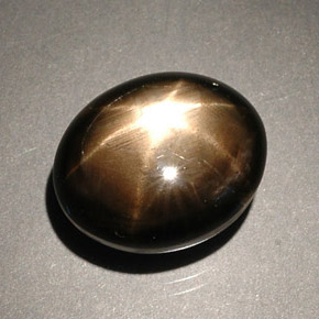 Zaffiro stellato naturale nero da 8,56 ct, taglio ovale, opaco