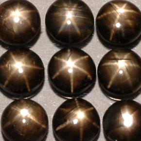 Zaffiro stellato naturale nero da  ct, taglio rotondo, traslucido
