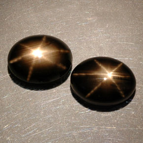 Zaffiro stellato naturale nero da  ct, taglio ovale, opaco