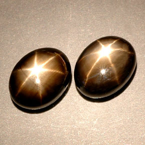 Zaffiro stellato naturale nero da  ct, taglio ovale, opaco