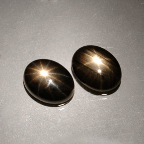 Zaffiro stellato naturale nero da  ct, taglio ovale, opaco