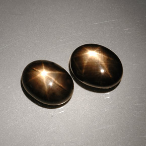 Zaffiro stellato naturale nero da  ct, taglio ovale, opaco