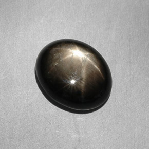 Zaffiro stellato naturale nero da 7,90 ct, taglio ovale, opaco