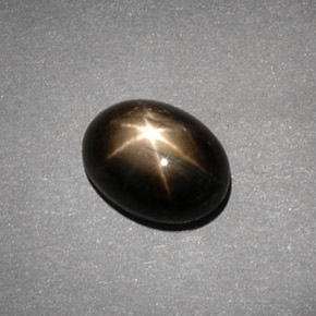 Zaffiro stellato Nero naturale da 4.30 ct, Taglio ovale, Opaco