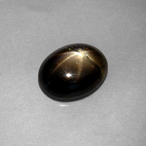 Zaffiro stellato naturale nero da 1,80 ct, taglio ovale, traslucido