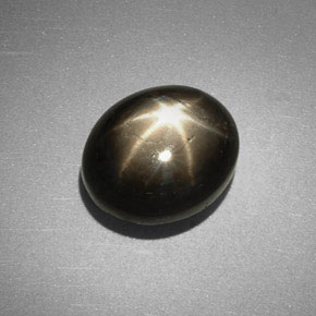Zaffiro stellato naturale nero da 6,38 ct, taglio ovale, opaco