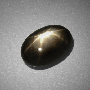 Zaffiro stellato naturale nero da 7,83 ct, taglio ovale, opaco