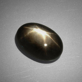 Zaffiro stellato naturale nero da 7,83 ct, taglio ovale, opaco
