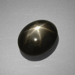 Zaffiro stellato naturale nero da 5,63 ct, taglio ovale, opaco