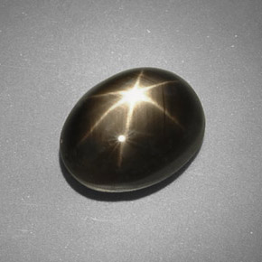 Zaffiro stellato naturale nero da 5,66 ct, taglio ovale, opaco