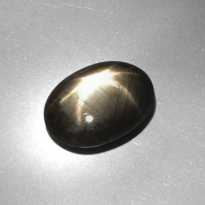 Zaffiro stellato naturale nero da 7,08 ct, taglio ovale, opaco