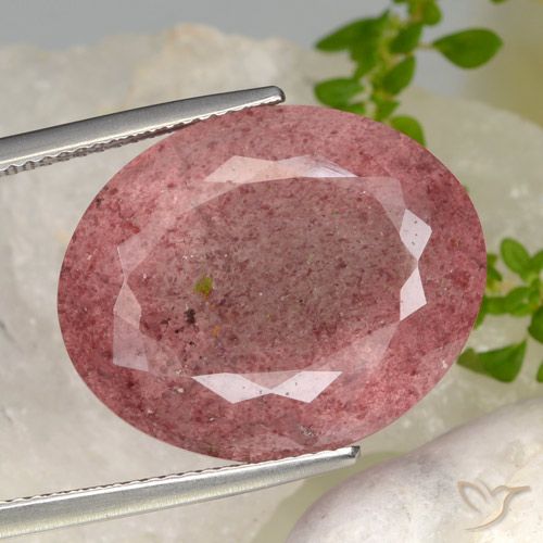 24.85ct Naturale Rosso scuro Quarzo Fragola, Ovale, Traslucido