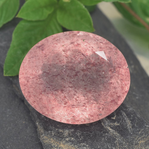 Quarzo fragola naturale rosa da 8,93 ct, taglio ovale, traslucido