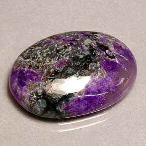 Sugilite naturale multicolore da 16,51 ct, taglio ovale, opaco