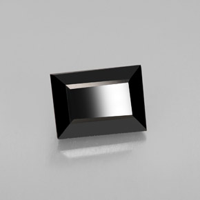 Tormalina naturale nero da 1,69 ct, baguette, opaco