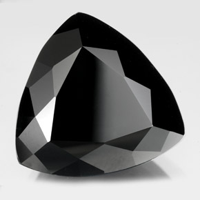 Tormalina naturale nero da 16,90 ct, trillion, opaco