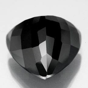 Tormalina naturale nero da 16,90 ct, trillion, opaco
