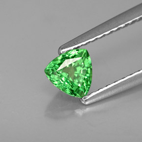 Granato tsavorite naturale verde da 0,47 ct, trillion, VS