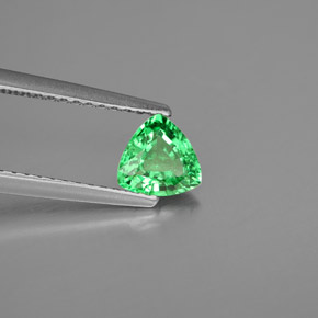 Granato tsavorite naturale verde da 0,57 ct, trillion, VS