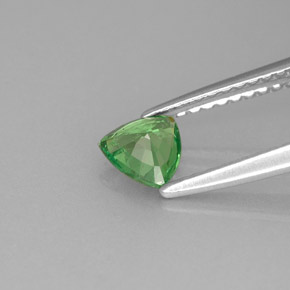 Granato tsavorite naturale verde da 0,43 ct, trillion, VS