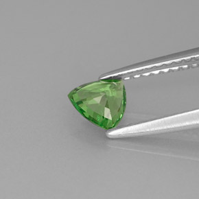 Granato tsavorite naturale verde da 0,45 ct, trillion, VS