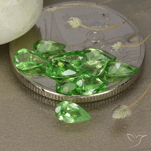 Gemme di Granato Tsavorite Verde brillante naturale da 1.67 ct, Forma a pera, VS