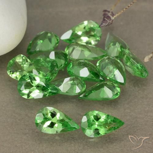 Gemme di Granato Tsavorite Verde medio naturale da 2.78 ct, Forma a pera, VS