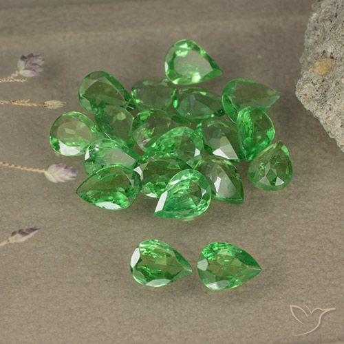 Gemme di Granato Tsavorite Luminoso verde foresta naturale da 2.48 ct, Forma a pera, VS
