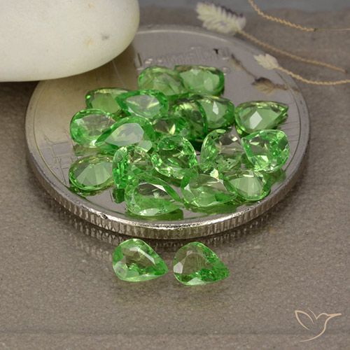 2.48ctw Naturale Verde acceso Granato Tsavorite, Forma a pera, VS