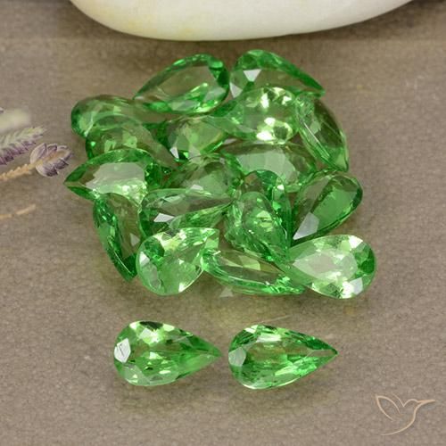 Gemme di Granato Tsavorite Verde medio naturale da 3.47 ct, Forma a pera, VS