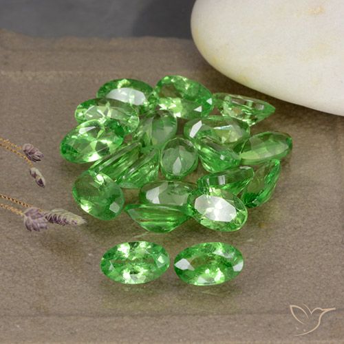 4.86ctw Naturale Verde intenso Granato Tsavorite, Ovale, VS