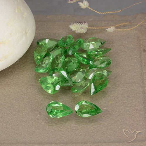 3.30ctw Naturale Verde medio Granato Tsavorite, Forma a pera, VS