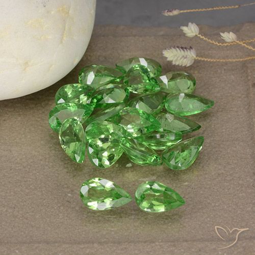 4.39ctw Naturale Verde intenso Granato Tsavorite, Forma a pera, VS