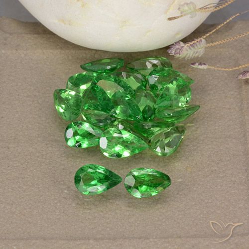 3.47ctw Naturale Verde brillante Granato Tsavorite, Forma a pera, VS