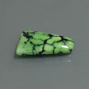 Turchese naturale verde da 2,84 ct, forma fantasia, opaco
