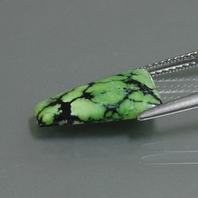 Turchese naturale verde da 2,84 ct, forma fantasia, opaco