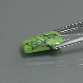 Turchese naturale verde da 2,06 ct, forma fantasia, opaco
