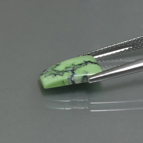 Turchese naturale verde da 1,99 ct, forma fantasia, opaco