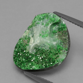 Drusa di uvarovite naturale verde da 8,99 ct, forma fantasia, opaco