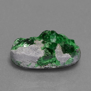 Drusa di uvarovite naturale verde da 4,02 ct, forma fantasia, opaco