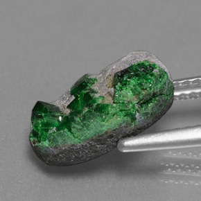 Drusa di uvarovite naturale verde da 4,02 ct, forma fantasia, opaco