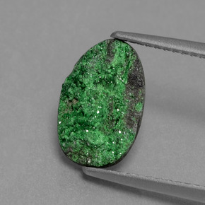 Drusa di uvarovite naturale verde da 2,43 ct, forma fantasia, opaco