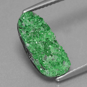 Drusa di uvarovite naturale verde da 2,74 ct, forma fantasia, opaco