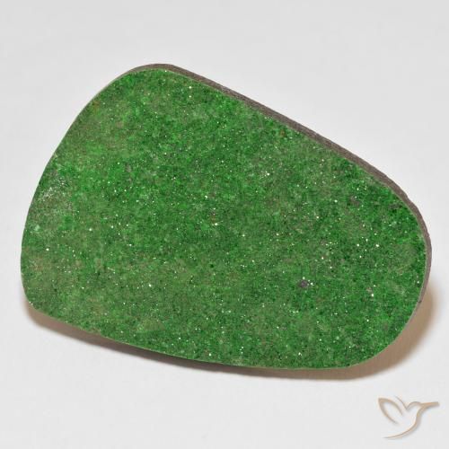 Uvarovite Granato Drusy Verde brillante naturale da 77.73 ct, Taglio a fantasia, Opaco