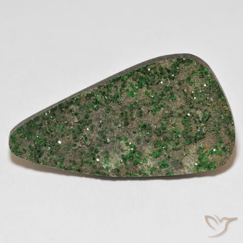 72.20ct Naturale Deep Earthy Green Uvarovite Granato Drusy, Taglio a fantasia, Opaco