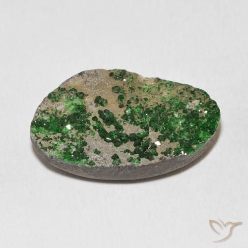 Uvarovite Granato Drusy Deep Earthy Green naturale da 16.55 ct, Taglio a fantasia, Opaco